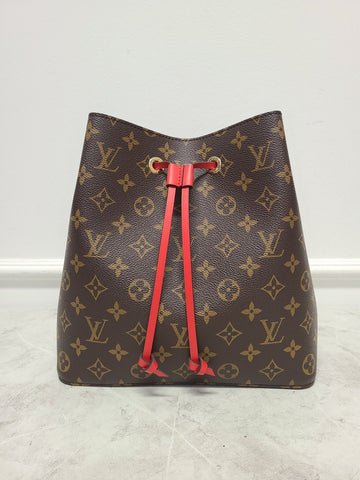 LOUIS VUITTON Rote Monogramm NeoNoe Schultertasche 115117781
