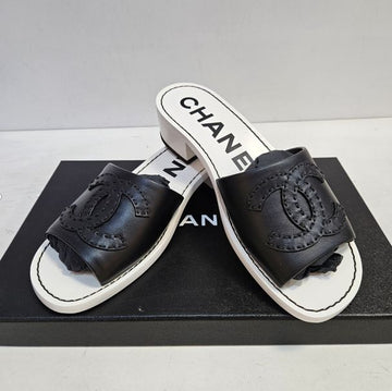 CHANEL Mule Sandalen mit Mittelabsatz 240 115374444