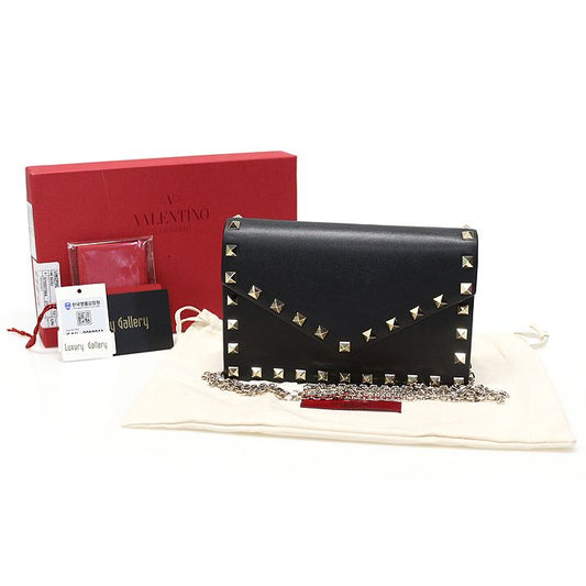 VALENTINO UW2P0Q58BOL ブラックカーフスキンロックスタッドエンベロープミニポーチチェーンクロスボディバッグ 115519656