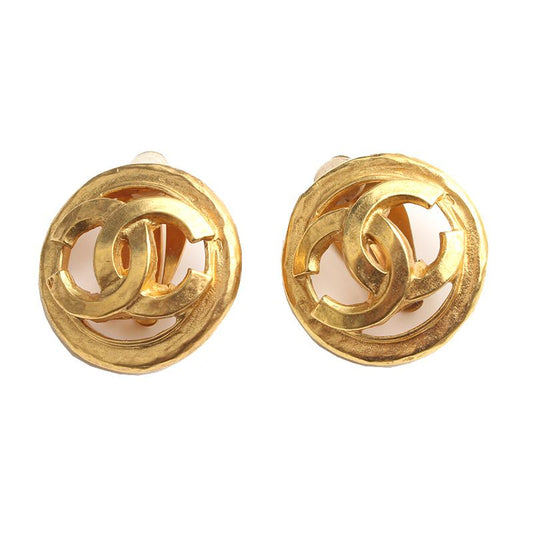CHANEL Vintage Gold Tone Round CC Logo Clip-On Earrings 116348168