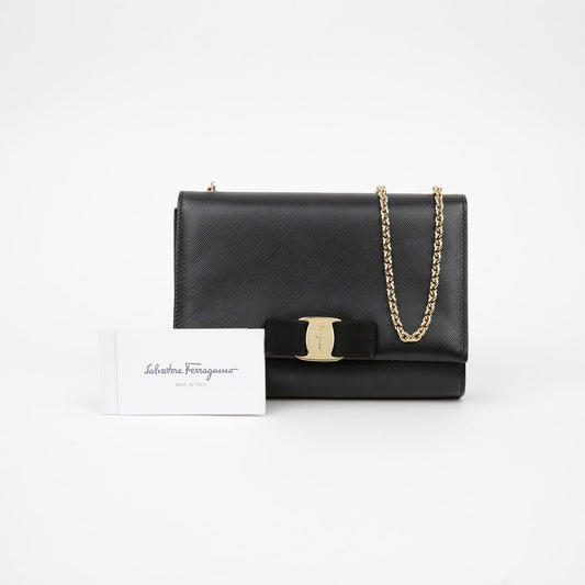 SALVATORE FERRAGAMO ジニ バラ ボウ チェーン ショルダー クロスバッグ B558 22 119834895