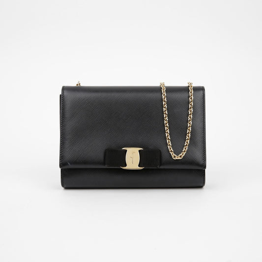SALVATORE FERRAGAMO ジニ バラ ボウ チェーン ショルダー クロスバッグ B558 22 119834895