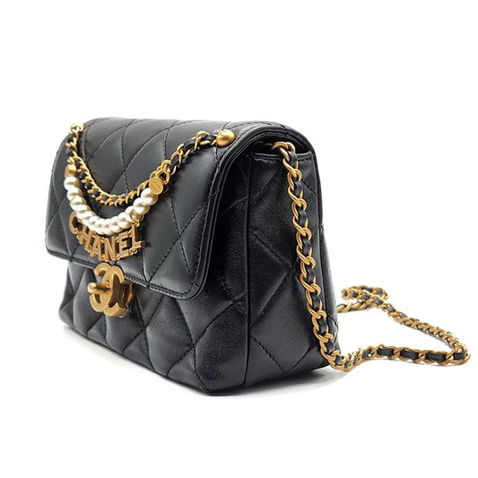 CHANEL パールロゴ装飾チェーンフラップバッグ (AS4986) L391696 120975897