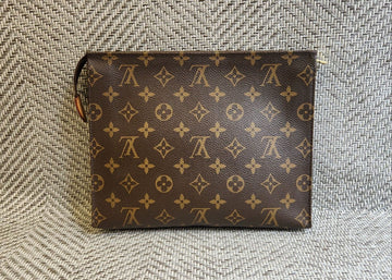 LOUIS VUITTON Monogram Toiletten 26 121048659