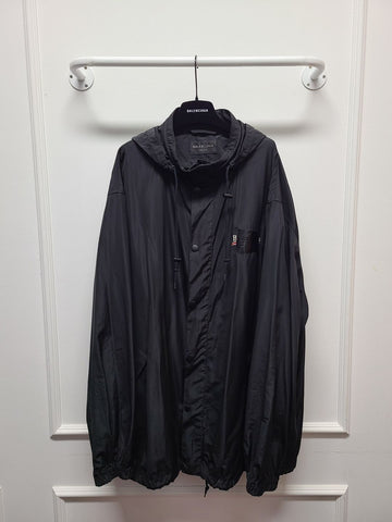 BALENCIAGA ブラック ヴィンテージ ウェーブロゴ ウィンドブレーカー 121208061