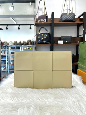 Bottega Veneta Bottega Arco Clutch White A+ 123138426