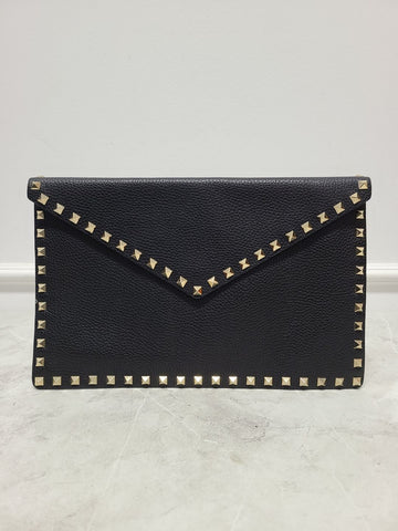 VALENTINO ブラックレザー ロックスタッズ エンベロープ クラッチバッグ 123687264