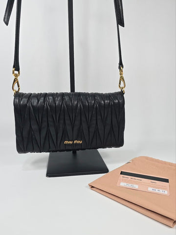 MIU MIU Matelassé Logo Schultertasche 124375170