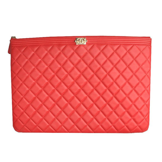 CHANEL ボーイ レッド ラムスキン キルティング ゴールド大型クラッチ 21番 125355941