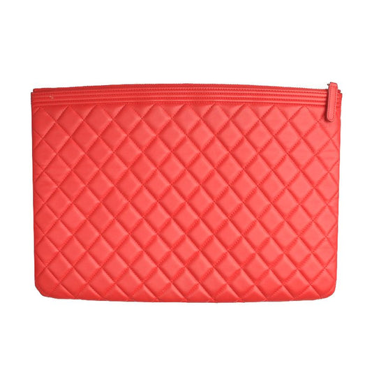CHANEL ボーイ レッド ラムスキン キルティング ゴールド大型クラッチ 21番 125355941