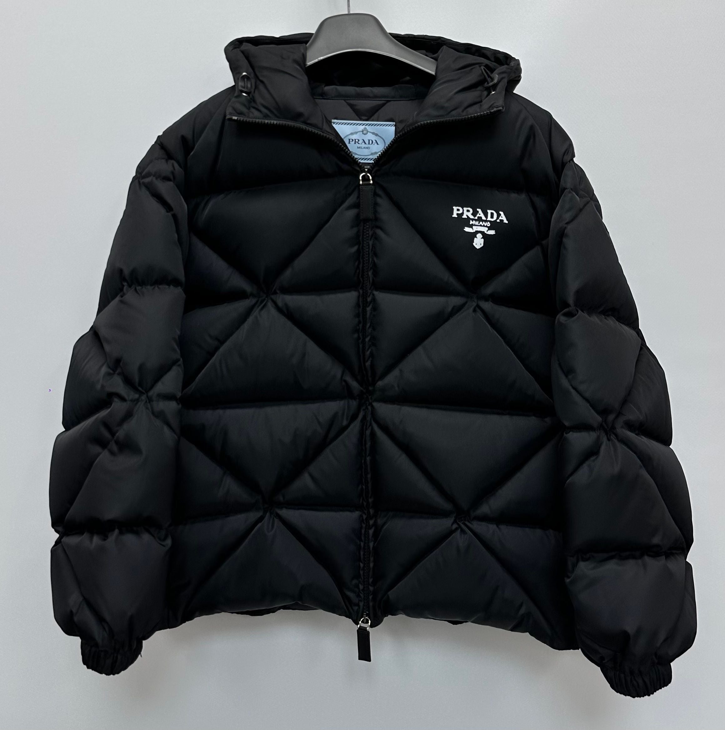 Prada Oversized Re-Nylon Gabardine Padded Jacket 40 130131950 – trenbe