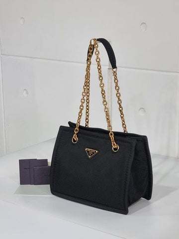 PRADA Re-Nylon gepolsterte Schultertasche mit Kette Tote Bag 119443754