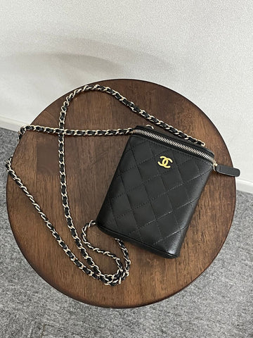 CHANEL バッグ ミニバッグ ヴェニティーチェーン クロスバッグ レディースバッグ 高級感 スペシャルレポート S250114-07 130679693