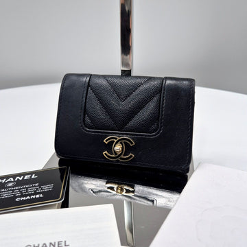 CHANEL マドモアゼル キャビア カードホルダー ブラック (A70117) 130799400