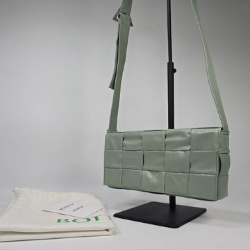 BOTTEGA VENETA イントレチャートカセットバッグ 132412638