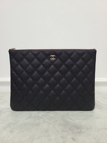 CHANEL Schwarzes Kaviar CC-Logo Silberne Neue Medium Clutch 31 132433706
