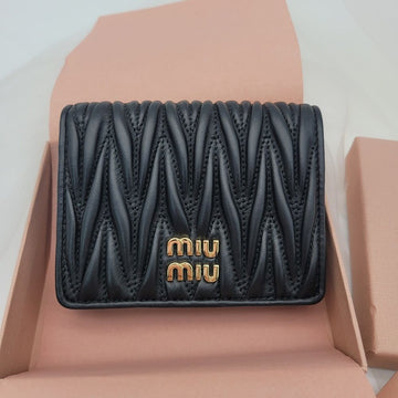 MIU MIU Nappa Leder Matelassé Damen Geldbörse mit Platz für Scheine 132575690