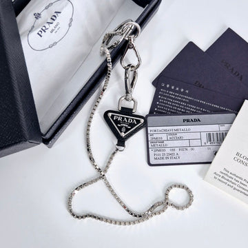 PRADA Dreieck-Logo Metall Schlüsselanhänger Stahl (2PM033) 132824292