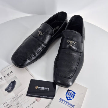PRADA Dreieckslogo Leder Slipper Schwarz 132831838
