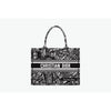 DIOR Book Tote Medium Black und White Stickerei M1296ZOMP_M46I 68178470 [P]