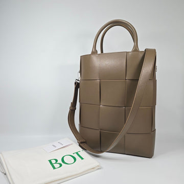 BOTTEGA VENETA Arco Tote Bag 135867109