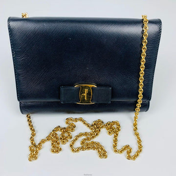 SALVATORE FERRAGAMO 22B558 Schwarz Saffiano Goldfarbene Vara Geni-Bag Crossbody 135982471