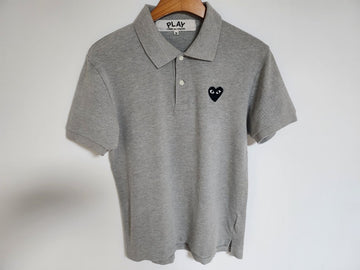 COMME DES GARCONS M Grau Schwarz Wappen Herren Poloshirt AZ-T078 136240357