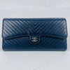 CHANEL ソフトキャビアシェブロンシルバーロング財布22番台 138267278 [P]