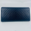 CHANEL ソフトキャビアシェブロンシルバーロング財布22番台 138267278 [P]
