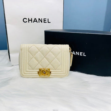 CHANEL Caviar Boy Kartenetui 26er Reihe 138624471