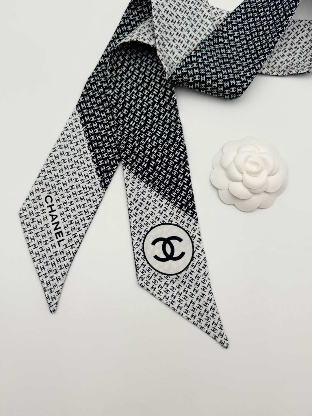 スカーフ　CHANEL CHANEL 25 CC Logo Silk Scarf Women Band Black White AAB157