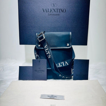 VALENTINO ガラバーニ VLTN フラップ クロスボディ ポーチ ミニ クロスバッグ 138926736