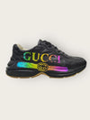 GUCCI ブラックグリッター マルチカラー テープロゴ ライトン スニーカー 41978210 [P]