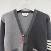 THOM BROWNE 4-Band Strickjacke aus Mischwolle in Tonal Grau (MKC160F 00014 982) 139893096 [P]