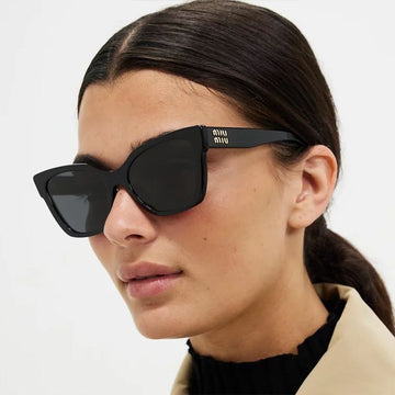 MIU MIU サングラス SMU02Z 1AB 5S0 名品 ブラック ロゴ 装飾 四角い キャットアイ ファッション 139987319