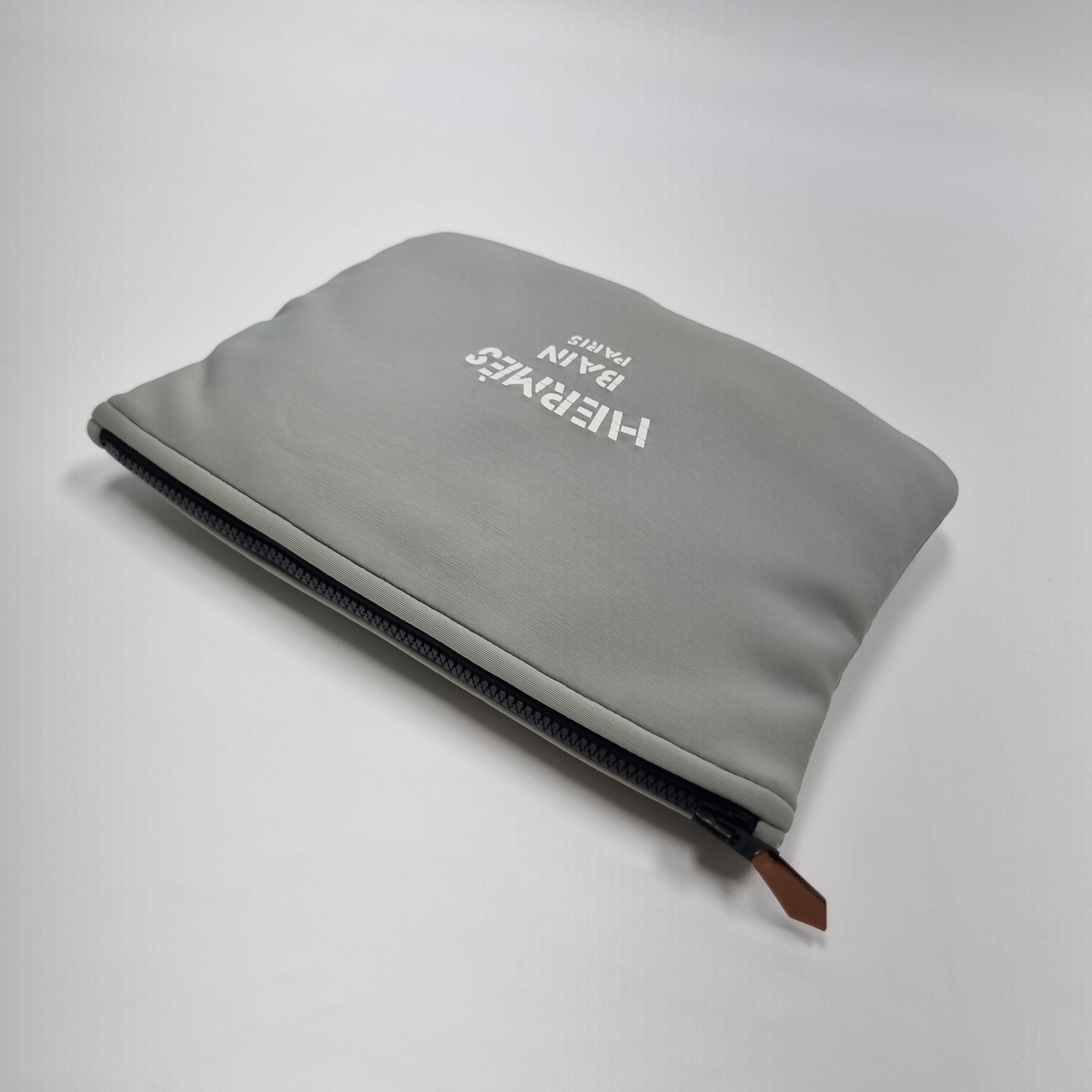 Hermes Bain Neoprene MM Pouch (Unisex) 506-29 140164158 – trenbe