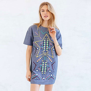 URBAN OUTFITTERS Little White Dress mit Stickerei 45119436