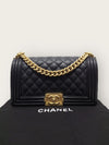 CHANEL Schwarze Kaviar Gold Boy Bag Medium Innenchip 140630565 [P]