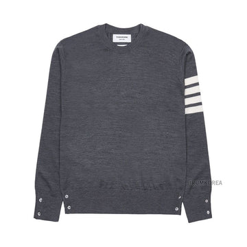 THOM BROWNE MKA002A Y1014 038 FW25 Herren Wollpullover mit 4 Streifen 140697452