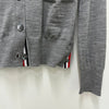 THOM BROWNE Femininer diagonaler 4 Streifen Merinowolle Cardigan FKC334A (FKC334A Y1014 055) 141984862 [P]