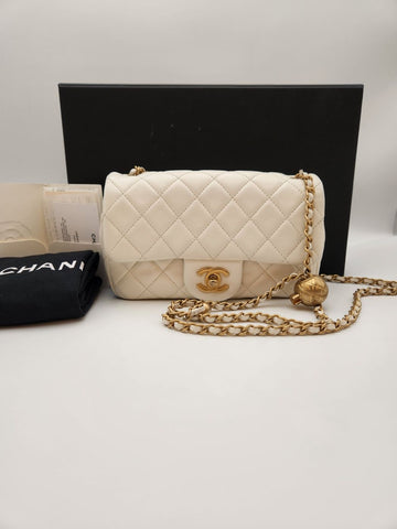 CHANEL ゴールドボール フラップバッグ ニューミニ ラムスキン ホワイト (AS1787) 142147563