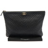 CHANEL A84406 ブラックラムスキンシェブロンゴールドボイニューミディアムクラッチバッグ (27番台) 143600155 [P]