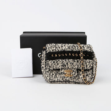 CHANEL Raffia Braided With Love Flap Shoulder Crossbody Bag 143820803