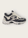 CHANEL Schwarz Weiß Multi-Logo Gedruckte Sneakers 144723045 [P]
