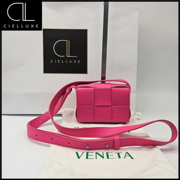 BOTTEGA VENETA ミニカセットバッグ (ピンク) 144902082
