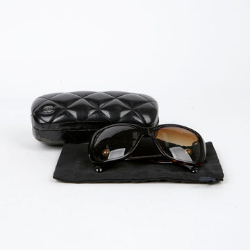CHANEL 5303H Pearl Logo Sunglasses 145693523