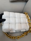 BOTTEGA VENETA Ketten gepolsterte Crossbody-Kassettenhandtasche 146460407 [P]