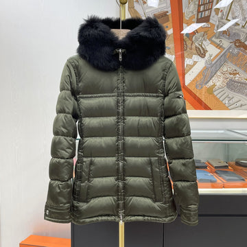 PRADA ダウンパディング フード付き 女性 カーキ 38 147305230