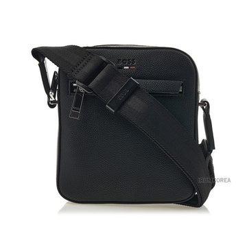 HUGO BOSS レザー ジッパー クロスボディバッグ FW25 メンズ 50536475 001 147406463