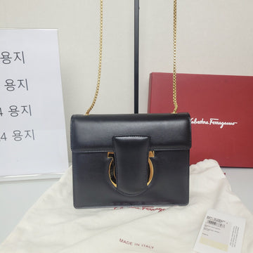 SALVATORE FERRAGAMO イタリア製チェーンクロスバッグ F893 154856270